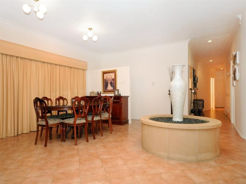6 Harvey Road, Glenvale QLD 4350