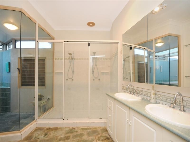 6 Harvey Road, Glenvale QLD 4350