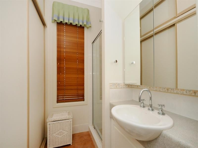 6 Harvey Road, Glenvale QLD 4350