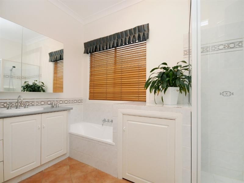 6 Harvey Road, Glenvale QLD 4350