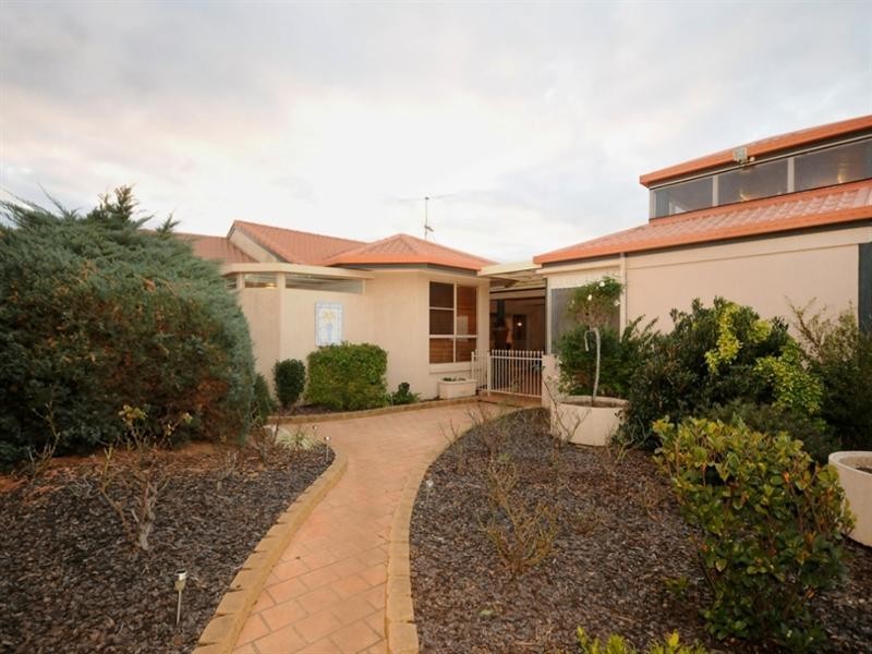 6 Harvey Road, Glenvale QLD 4350