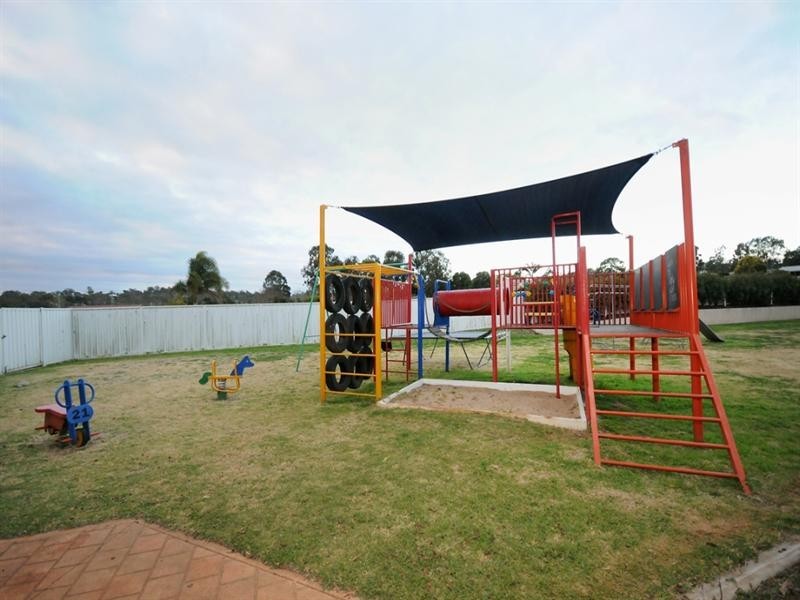 6 Harvey Road, Glenvale QLD 4350