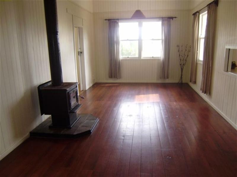 15 Prospect Street, Mount Lofty QLD 4350