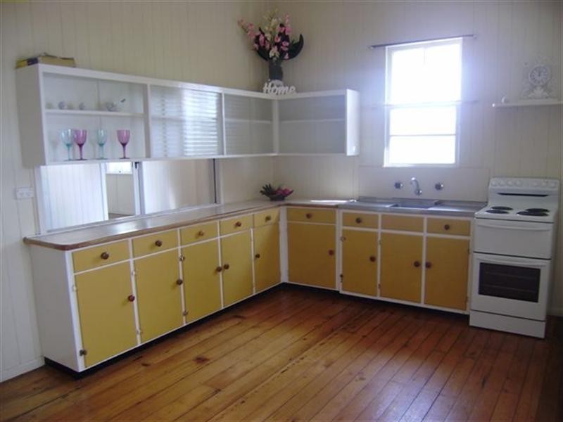 15 Prospect Street, Mount Lofty QLD 4350