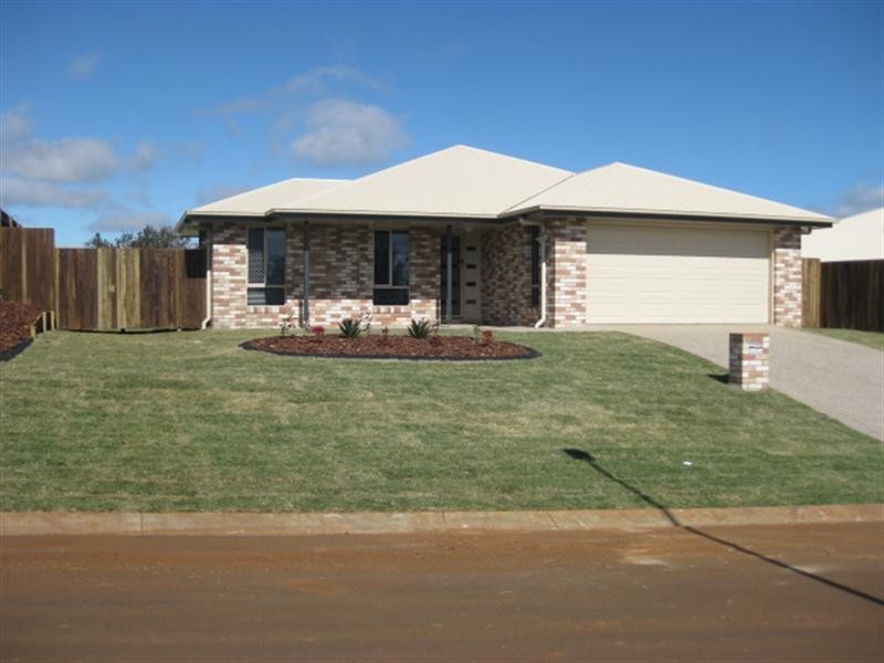 11 Camborne Drive, Highfields QLD 4352