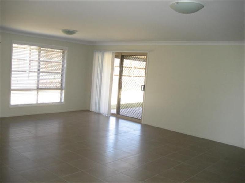 11 Camborne Drive, Highfields QLD 4352