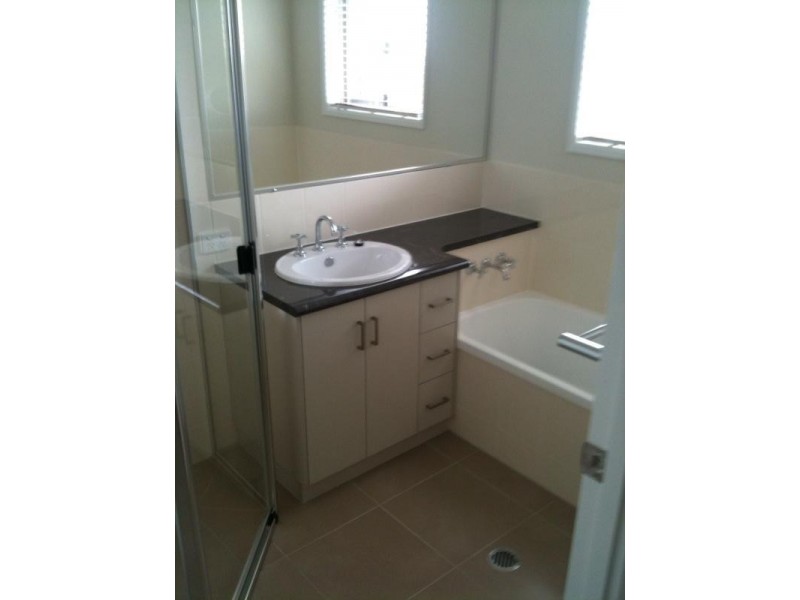 11 Camborne Drive, Highfields QLD 4352