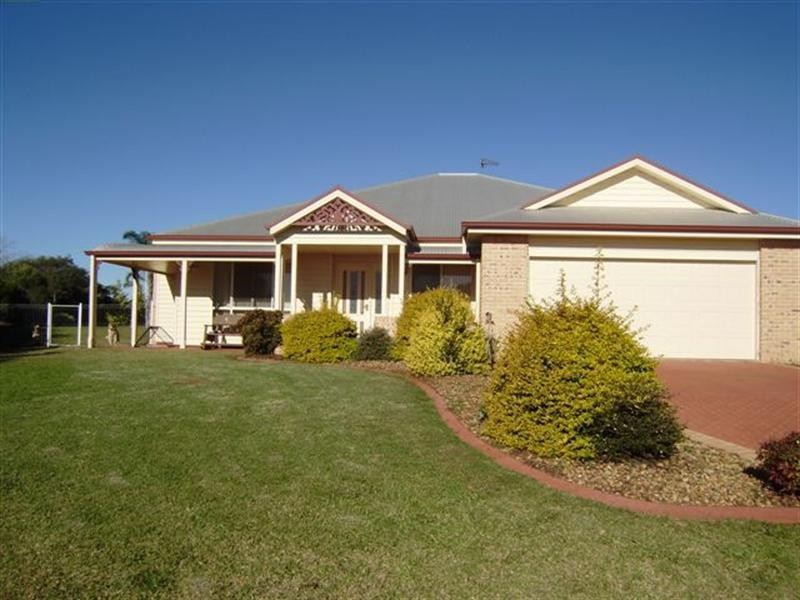 24 Fairview Crescent, Highfields QLD 4352