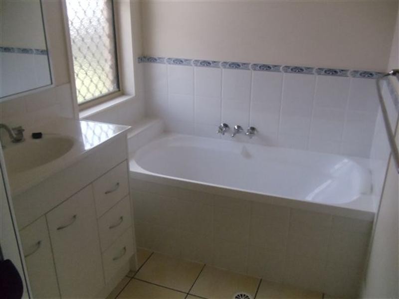 30 Wareena Crescent, Glenvale QLD 4350