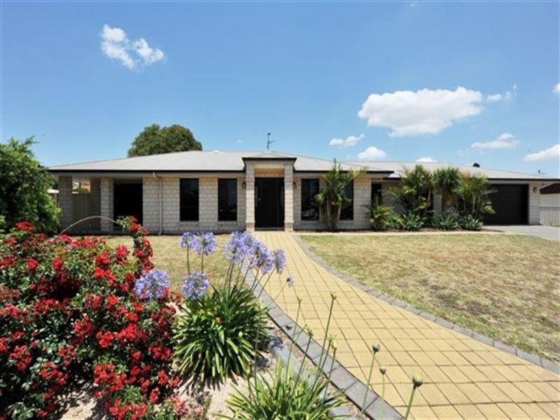 8 Shelley Court, Westbrook QLD 4350