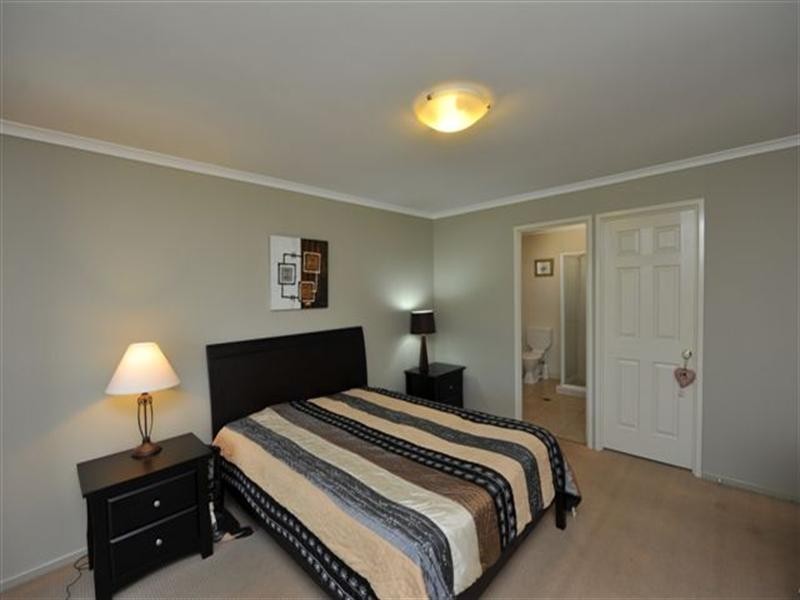 8 Shelley Court, Westbrook QLD 4350