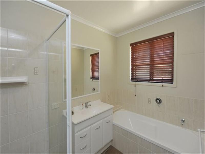 8 Shelley Court, Westbrook QLD 4350