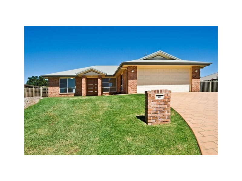 22 Manooka Crescent, Highfields QLD 4352