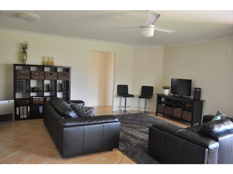 9 Chelwyn Street, Middle Ridge QLD 4350