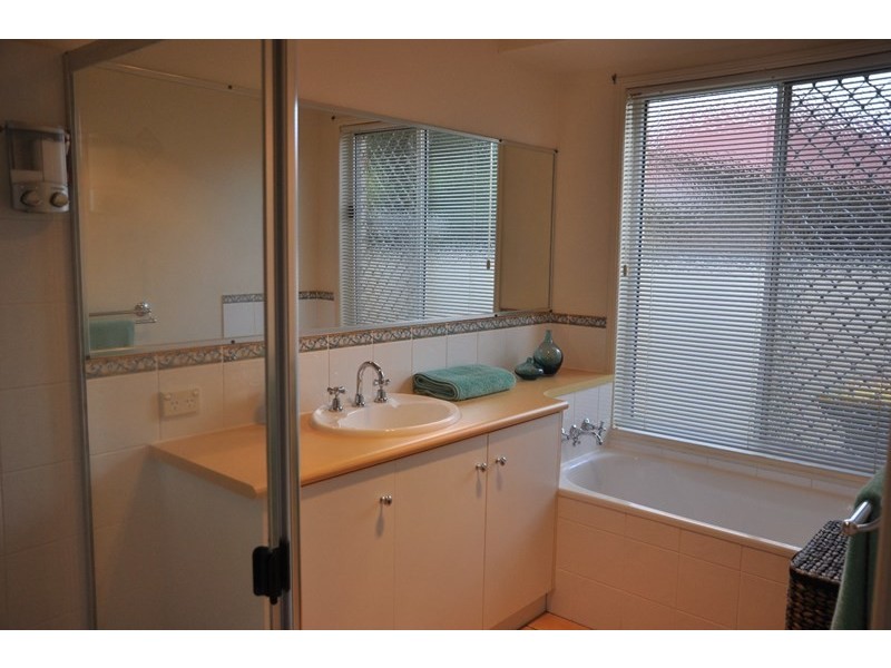 9 Chelwyn Street, Middle Ridge QLD 4350