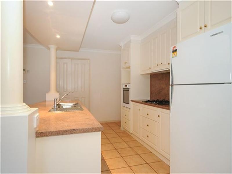 8 Goodman Court, Middle Ridge QLD 4350