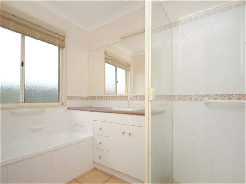 8 Goodman Court, Middle Ridge QLD 4350