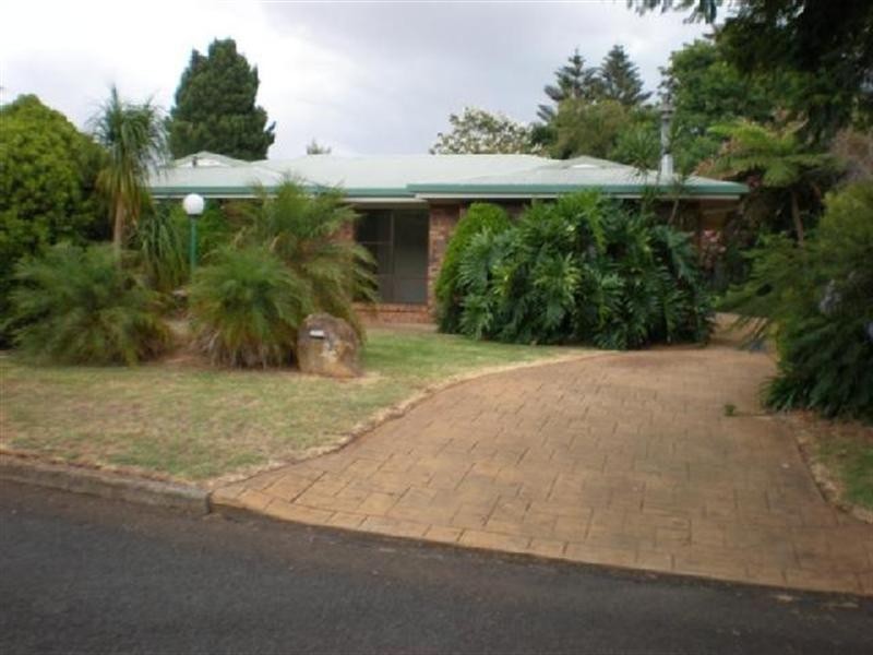 13 Talinga Street, Mount Lofty QLD 4350