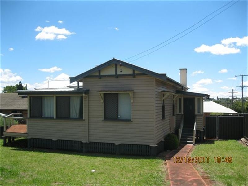 20 Drayton Road, Harristown QLD 4350