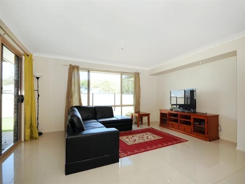 11 Tarlington Street, Middle Ridge QLD 4350