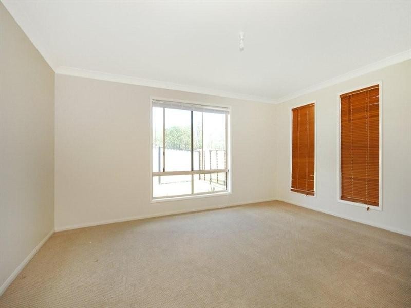 11 Tarlington Street, Middle Ridge QLD 4350