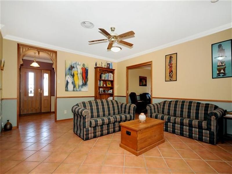 2 Howard Street, Middle Ridge QLD 4350