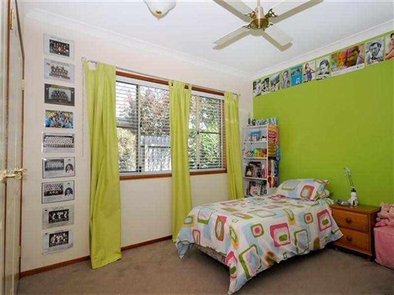 2 Howard Street, Middle Ridge QLD 4350