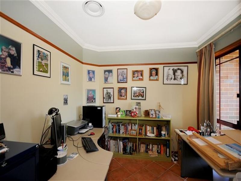 2 Howard Street, Middle Ridge QLD 4350