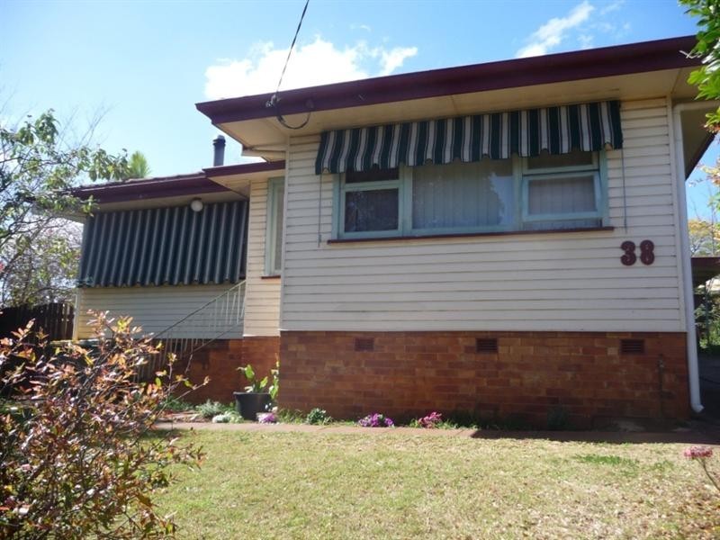 38 Ruthven Street, Harlaxton QLD 4350