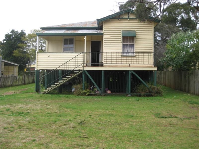 14 Albert Street, Newtown QLD 4350