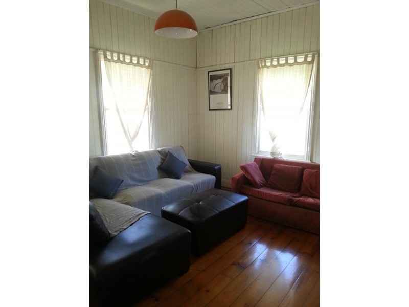14 Albert Street, Newtown QLD 4350