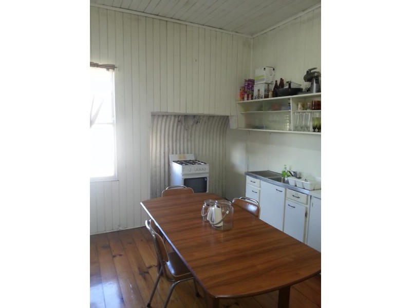 14 Albert Street, Newtown QLD 4350