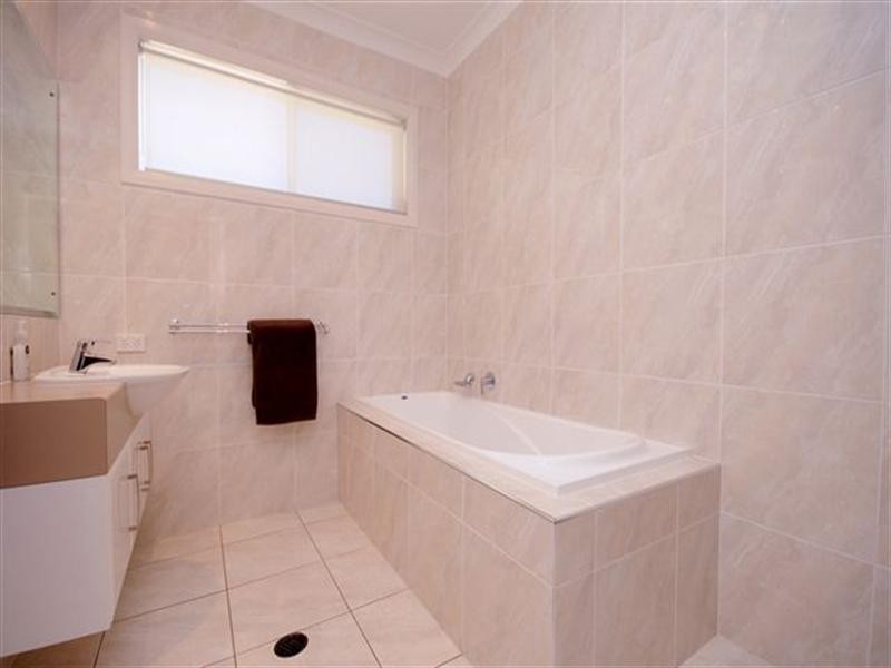 41 Windemere Terrace, Mount Lofty QLD 4350