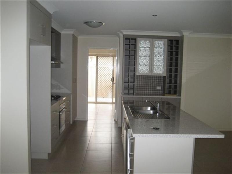 7 Beardsworth Street, Middle Ridge QLD 4350