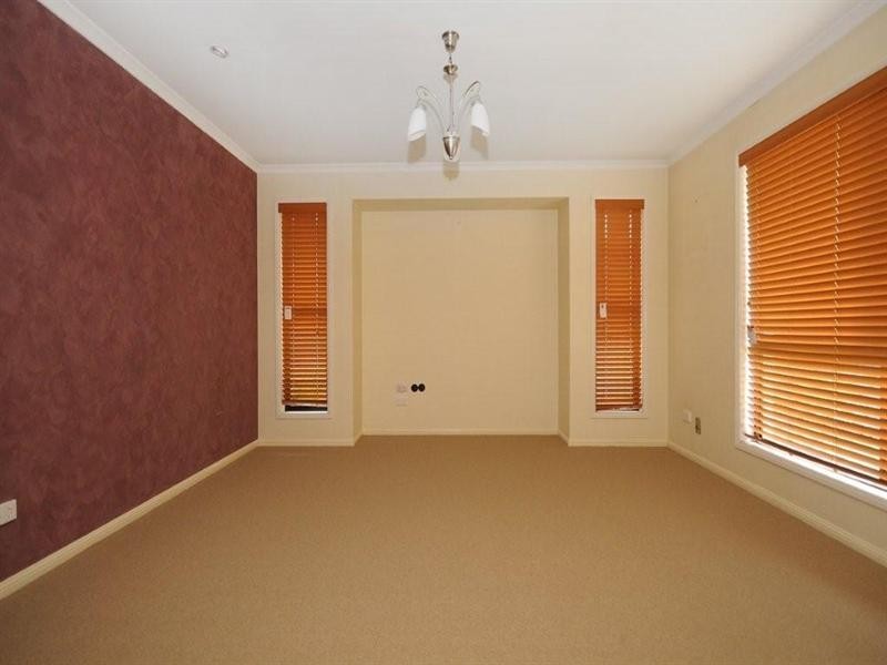 6 Scullin Street, Middle Ridge QLD 4350