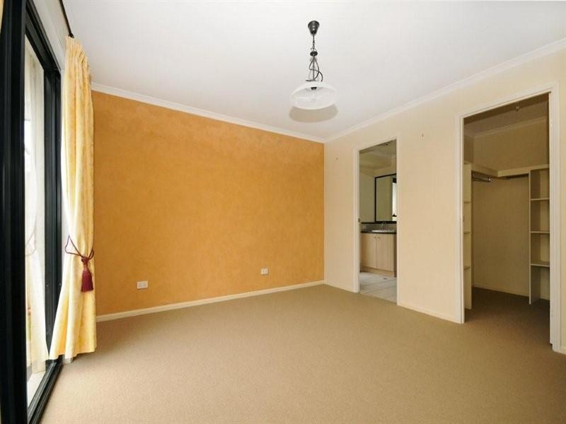 6 Scullin Street, Middle Ridge QLD 4350