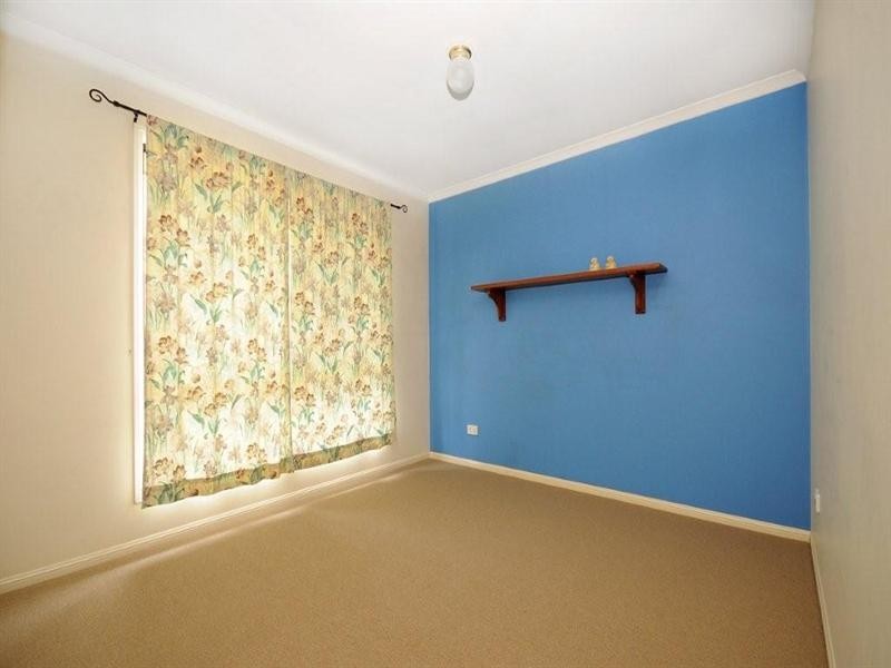 6 Scullin Street, Middle Ridge QLD 4350