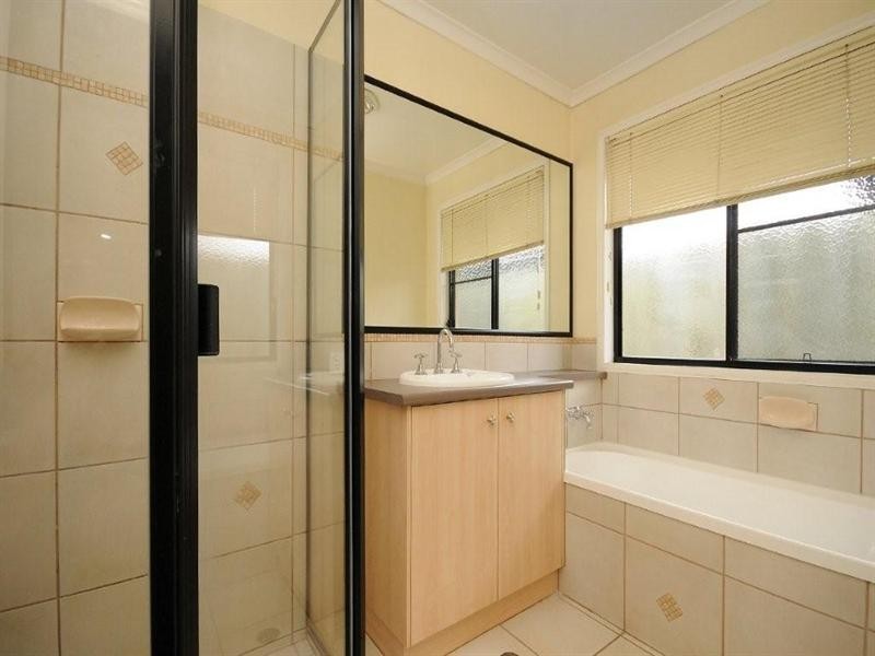 6 Scullin Street, Middle Ridge QLD 4350