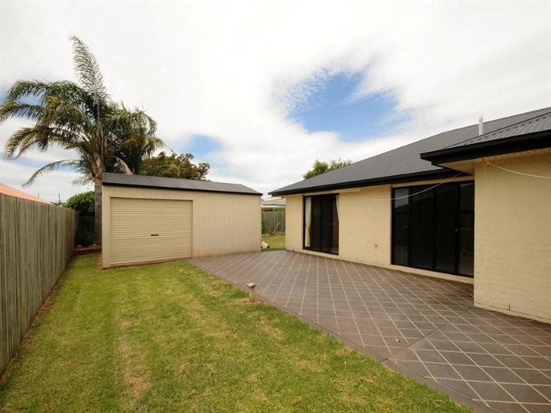 6 Scullin Street, Middle Ridge QLD 4350