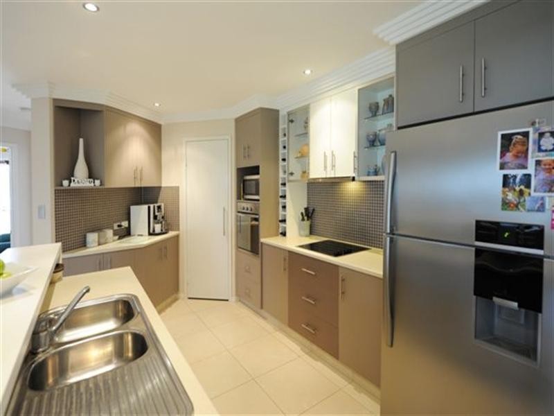 17 Banksdale Drive, Middle Ridge QLD 4350