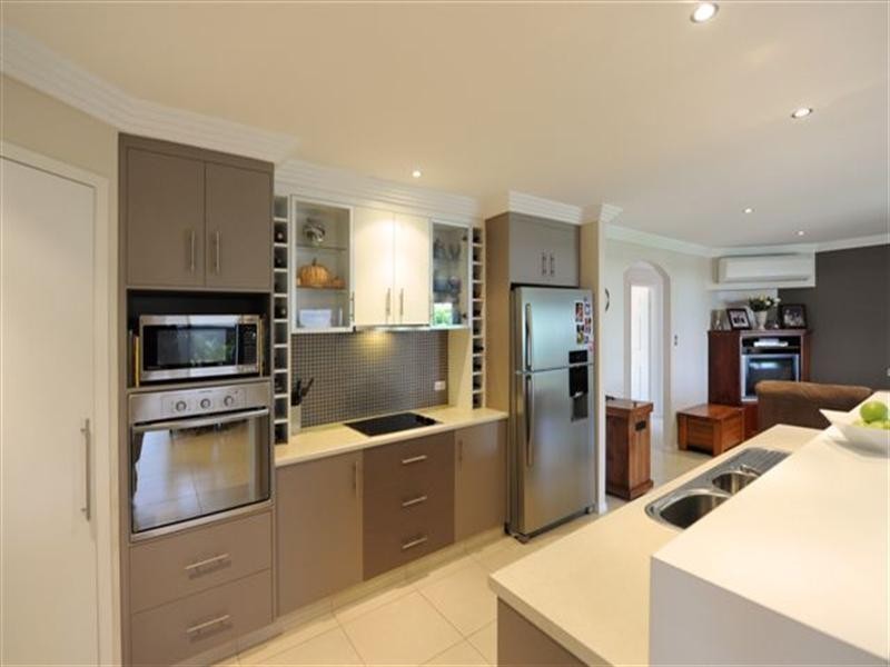 17 Banksdale Drive, Middle Ridge QLD 4350