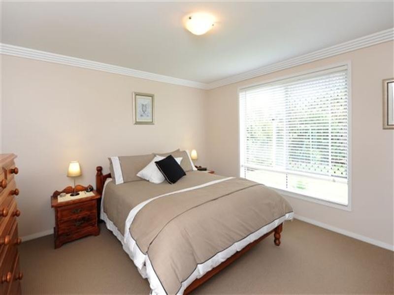 17 Banksdale Drive, Middle Ridge QLD 4350