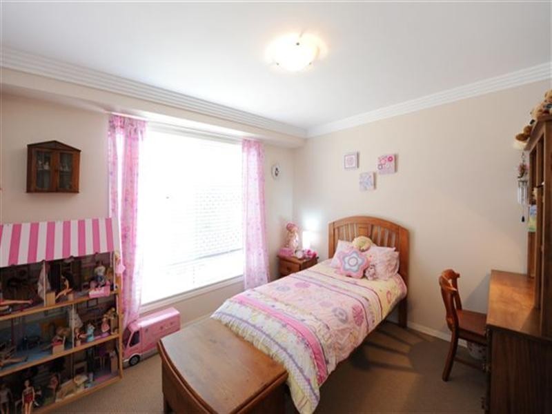 17 Banksdale Drive, Middle Ridge QLD 4350