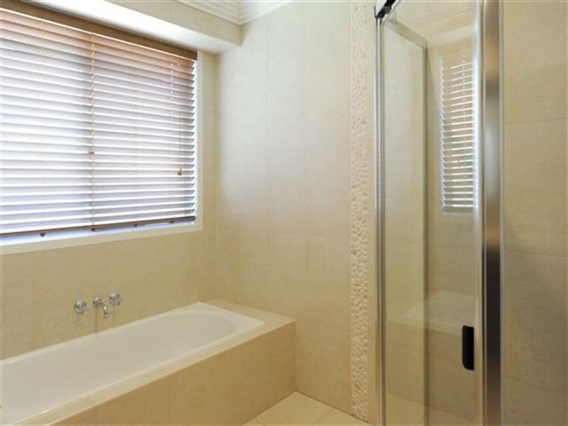 17 Banksdale Drive, Middle Ridge QLD 4350