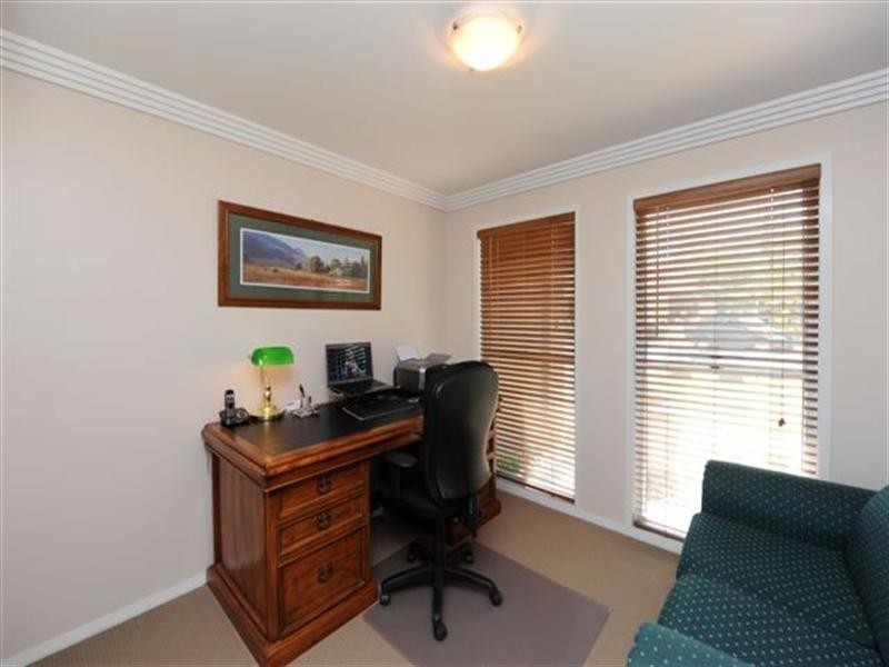 17 Banksdale Drive, Middle Ridge QLD 4350