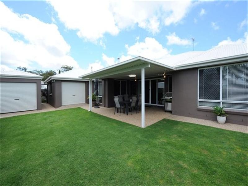 17 Banksdale Drive, Middle Ridge QLD 4350