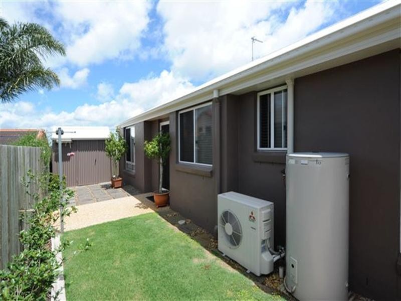 17 Banksdale Drive, Middle Ridge QLD 4350