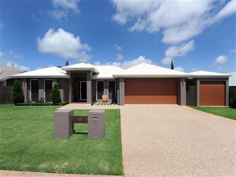 17 Banksdale Drive, Middle Ridge QLD 4350