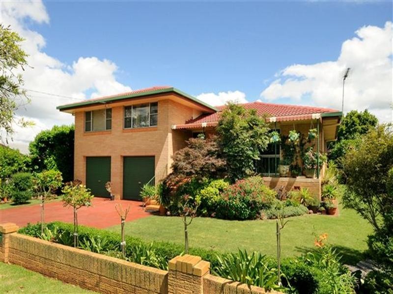 14 Knockator Crescent, Centenary Heights QLD 4350