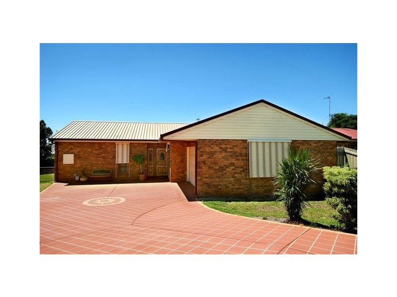 15 Beer Court, Kearneys Spring QLD 4350